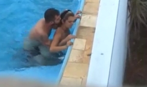 Videos de sexo escondido na piscina